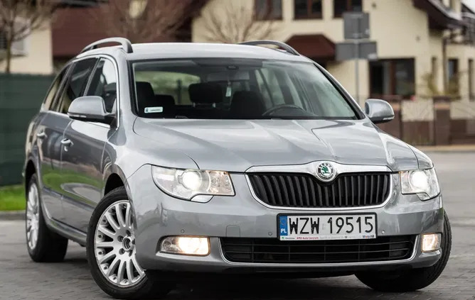 zwoleń Skoda Superb cena 35900 przebieg: 198500, rok produkcji 2011 z Zwoleń